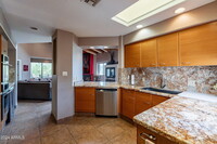 9240 E Whitethorn Cir in Scottsdale, AZ - Foto de edificio - Building Photo