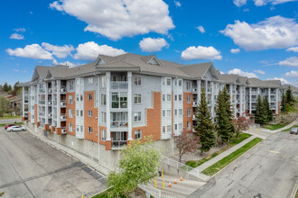 8535 Bonaventure Dr SW in Calgary, AB - Building Photo - Building Photo