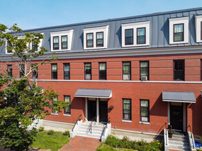 Deering Place Apartments in Portland, ME - Foto de edificio - Building Photo