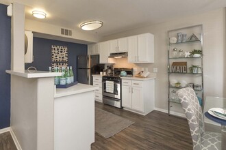 Bella Vista Apartments in Elk Grove, CA - Building Photo - Building Photo