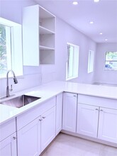 1160 NW 37th St in Miami, FL - Building Photo - Building Photo