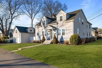 5 Shippen Ave in Warwick, RI - Building Photo - Building Photo