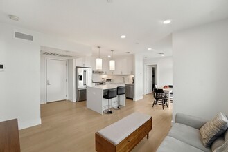 301 Border St in Boston, MA - Building Photo - Building Photo