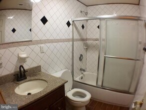 1241 Vine St in Philadelphia, PA - Building Photo - Building Photo