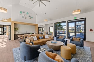 Motto Apartments in Marysville, WA - Building Photo