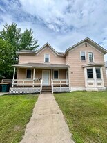 528 Union St, Unit B in Eau Claire, WI - Building Photo