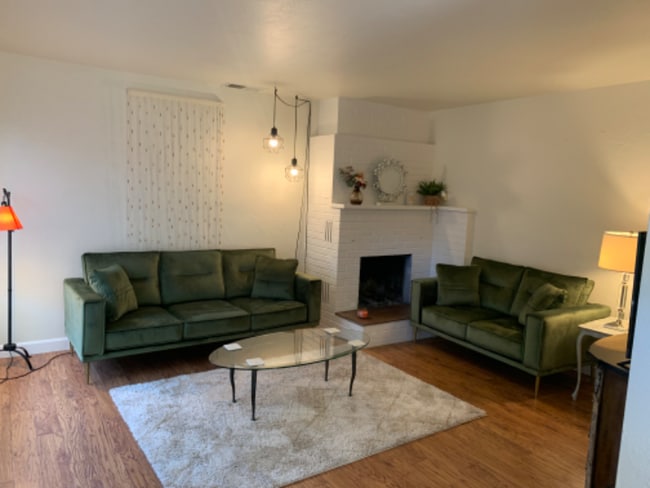 2160 Sacramento St in Redding, CA - Building Photo - Building Photo