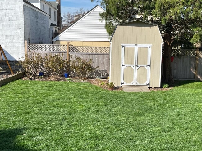 2426 Chestnut Ave in Ardmore, PA - Building Photo - Building Photo