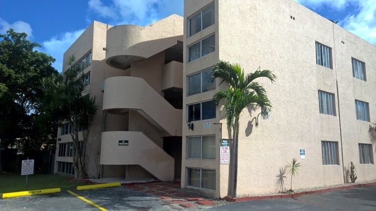 5036 W Flagler St in Miami, FL - Foto de edificio