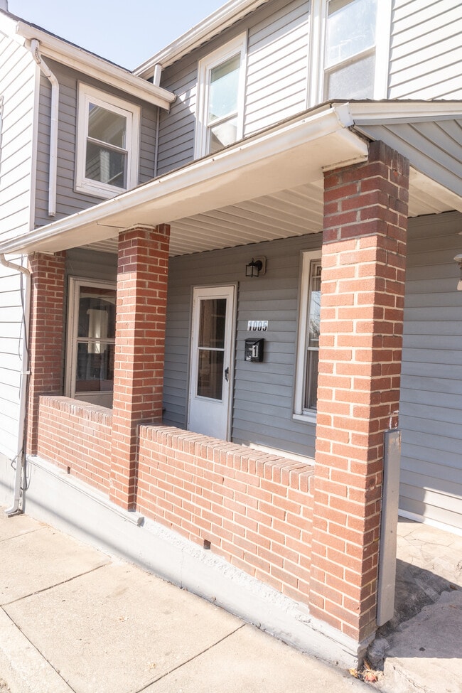 1005 Railroad St, Unit Unit 1 in Catasauqua, PA - Foto de edificio - Building Photo