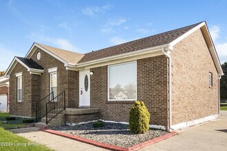 11301 Ashbrooke Gardens Dr in Louisville, KY - Building Photo - Building Photo