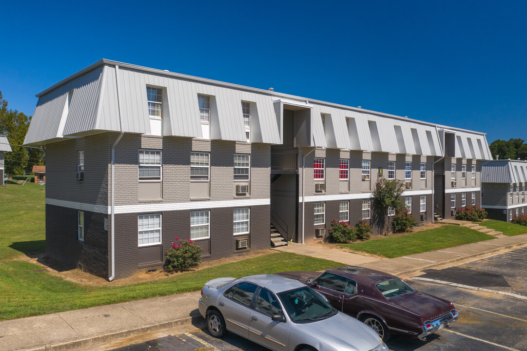 Lanier Terrace in Gainesville, GA - Building Photo