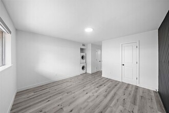 1106 W Tri Oaks Ln in Houston, TX - Building Photo - Building Photo