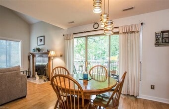 124 Inland View Dr in Newport News, VA - Building Photo - Building Photo