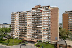 100A De La Côte-Vertu Boul in St. Laurent, QC - Building Photo