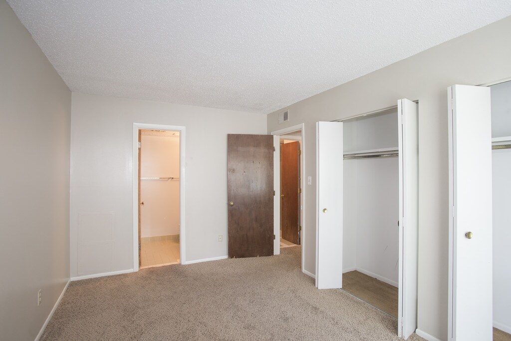 Washburn South Apartments in Topeka, KS