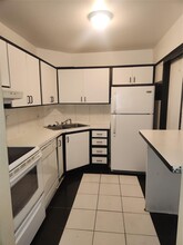 3119 Oakland Shores Dr, Unit 201 in Oakland Park, FL - Building Photo - Building Photo