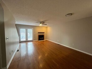 120 Point Shore Private Dr in Piney Flats, TN - Foto de edificio - Building Photo