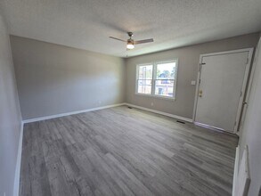 2568 Pine Springs Dr in Fayetteville, NC - Building Photo - Building Photo