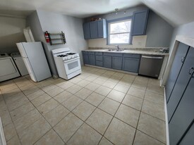 1119 Lake St in Kalamazoo, MI - Building Photo