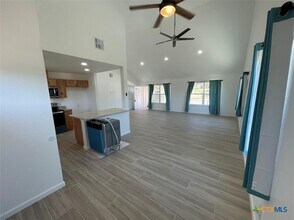 1544 Rimrock Cv in Spring Branch, TX - Foto de edificio - Building Photo
