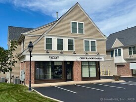 67 W Main St in Clinton, CT - Building Photo