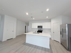 326 Amy St in Angleton, TX - Building Photo - Building Photo