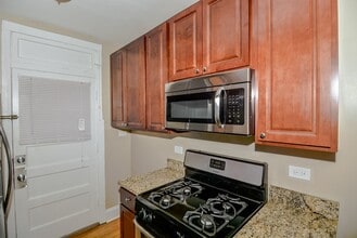 2119 W Ainslie St, Unit J03W in Chicago, IL - Building Photo - Building Photo