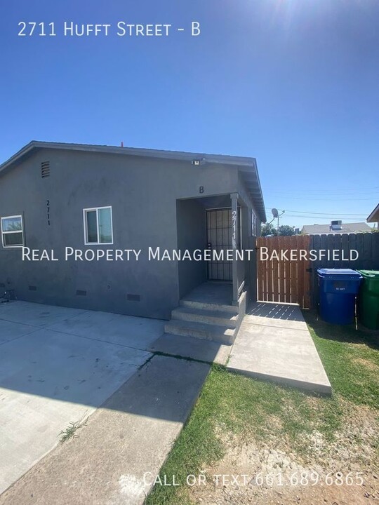 2711 Hufft St in Bakersfield, CA - Building Photo