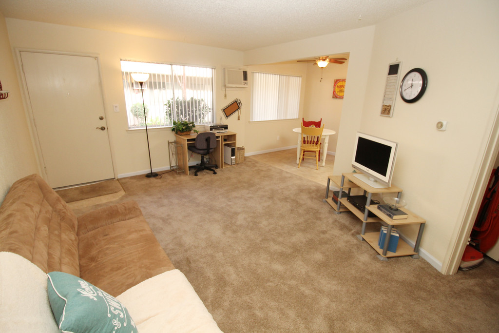 Howe Manor Apartments in Sacramento, CA