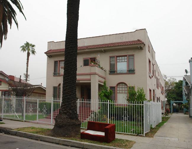 622 N New Hampshire Ave in Los Angeles, CA - Building Photo - Building Photo