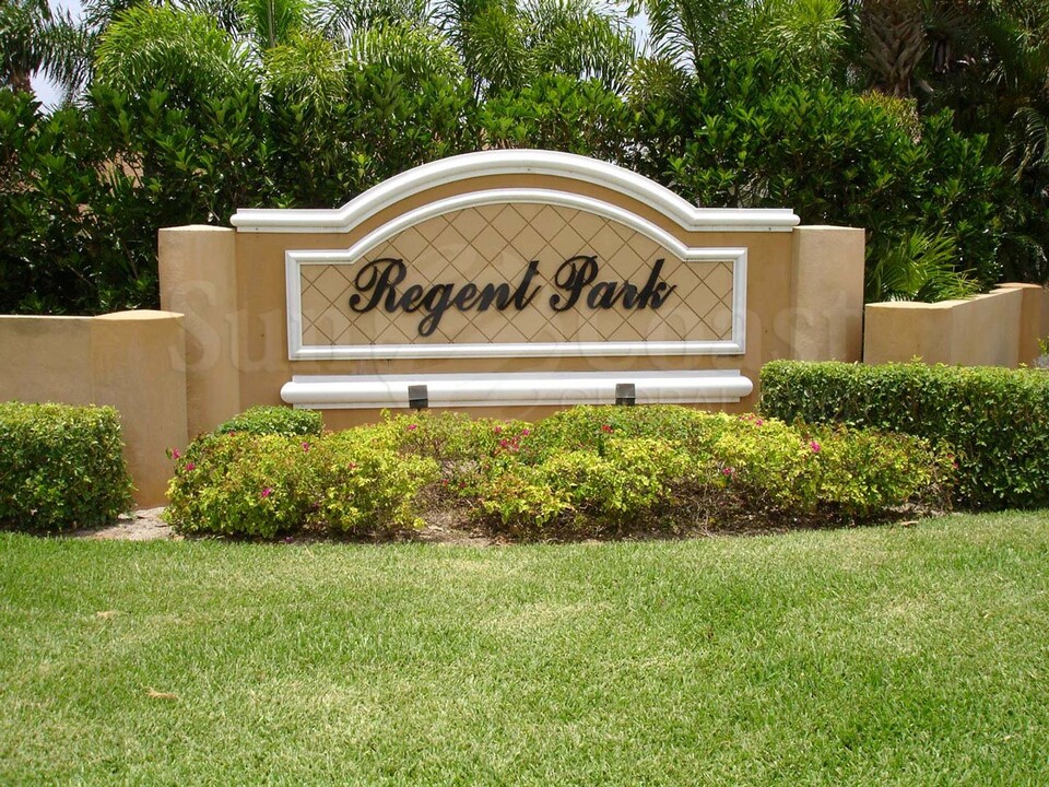 10772 Regent Cir in Naples, FL - Building Photo