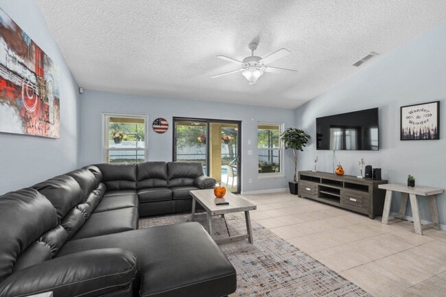 1030 Coventry Rd in Davenport, FL - Building Photo - Building Photo