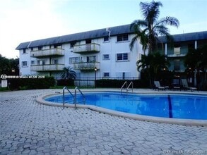 15221 NE 6th Ave, Unit A301 in Miami, FL - Building Photo - Building Photo