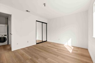 711 S Bayshore Blvd in San Mateo, CA - Building Photo - Building Photo
