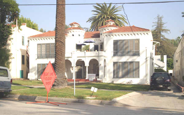 2268-2281 Beachwood Dr in Los Angeles, CA - Building Photo - Building Photo