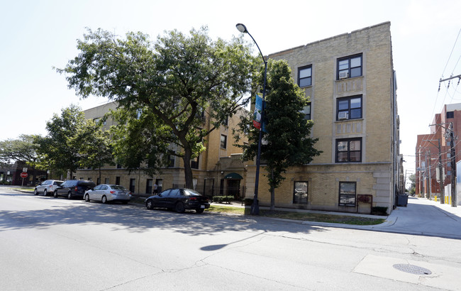 Wilson Court - 1901 W Wilson Ave in Chicago, IL - Foto de edificio - Building Photo