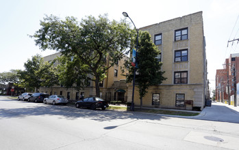 Wilson Court - 1901 W Wilson Ave in Chicago, IL - Building Photo - Building Photo