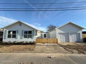 801 Cleveland St in Lafayette, LA - Building Photo