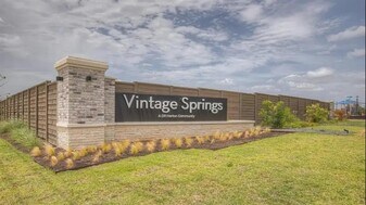 1305 Middleton Grv in Lockhart, TX - Building Photo