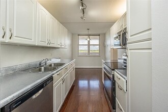 250 Jacaranda Dr, Unit 607 in Plantation, FL - Building Photo - Building Photo