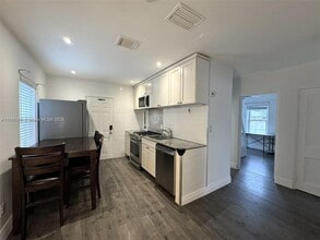 2309 Van Buren St in Hollywood, FL - Foto de edificio - Building Photo