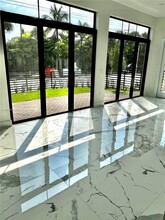 8003 NW 42nd St in Doral, FL - Building Photo - Building Photo