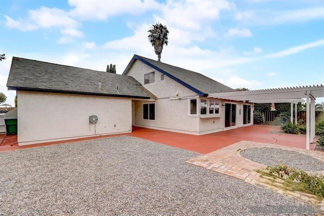 10456 La Morada Dr in San Diego, CA - Building Photo - Building Photo