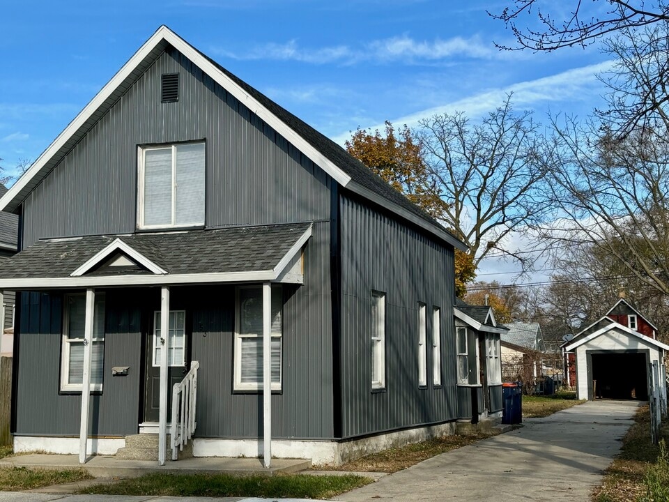 53 E 18th St in Holland, MI - Foto de edificio
