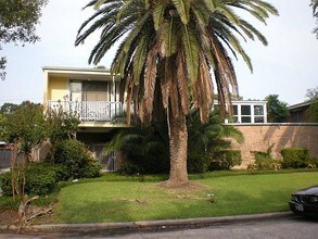 8906 Ilona Ln-Unit -2 in Houston, TX - Building Photo - Building Photo