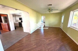 3025 50th St S in Gulfport, FL - Foto de edificio - Building Photo