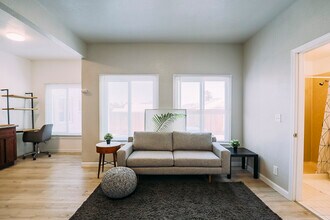 2805 E 16th St in Oakland, CA - Building Photo - Building Photo