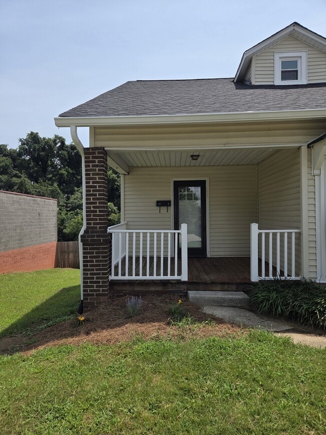 property at 106 E Hunter St