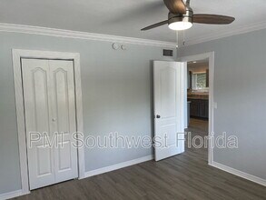 6367 Gateway Ave in Sarasota, FL - Building Photo - Building Photo